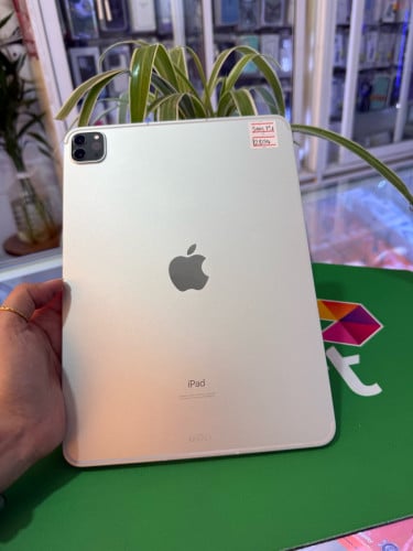 iPad Pro 11” M1 128GB Sim ស្អាត99%