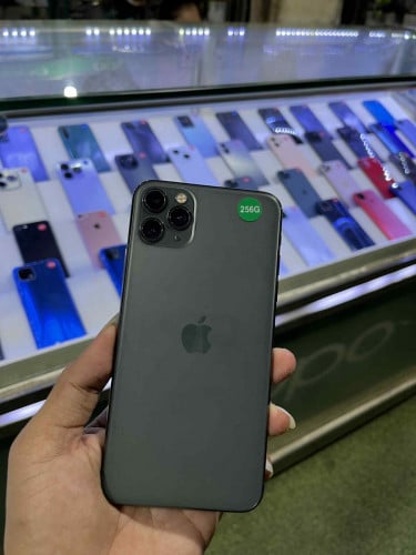 Iphone 11 Pro Max 256G ថ្ម70%សុំណុំសុីនអត់ស្គេនកញ្ចក់សរសៃសក់និងអេក្រង់ដានតិចៗលក់=179$ ទីតាំងភ្នំពេញ