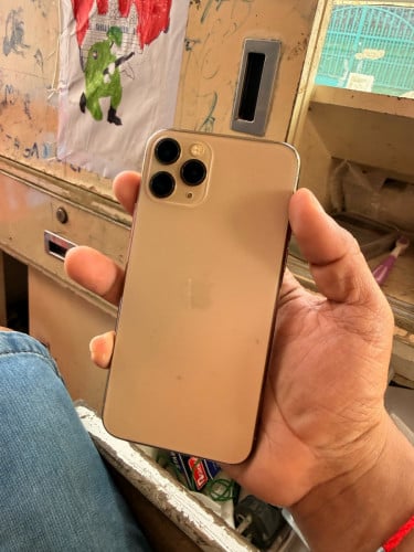 iPhone 11 Pro Max ZA LCD zin ដូអត់ស្កេន 200$