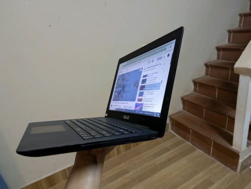 Laptop Asus លក់បន្ទាន់លុយ