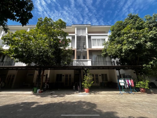 LC2 for sale at Ph beong snor