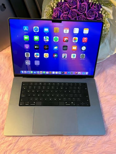 MacBook Pro 16in m1 32tb 1tb 99% price 1190usd warranty 2 month