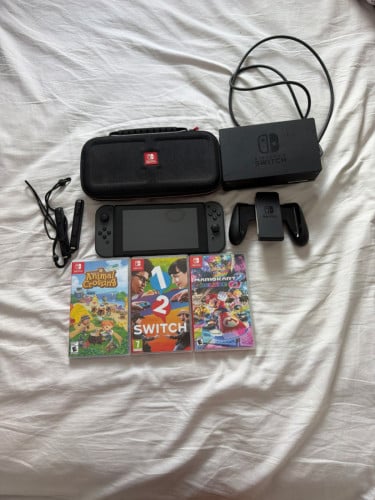 Nintendo Switch V2 - 4 games - Bag - Screen Protector