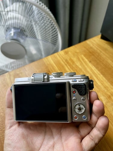 Olympus Pen L8 + Kit Lens