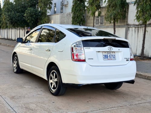 prius .06 -Half . full  ក្នុង លឿង