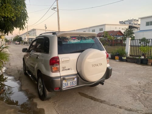 TOYOTA RAV4-L01-P1-ឡាន​នៅផ្ទះ​