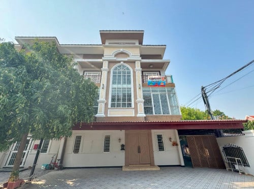 Villa for sale (below market)