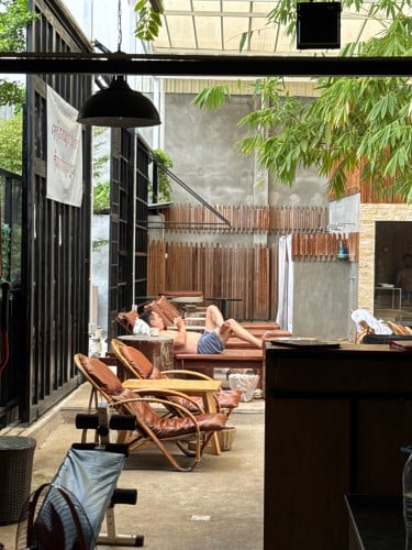 ជ្រើសរើសអ្នករត់តុ និងសំអាត (ប្រុស)