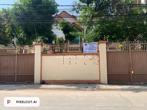 ផ្ទះវីឡាលក់បន្ទាន់នៅ ផ្សារដើមថ្កូវ