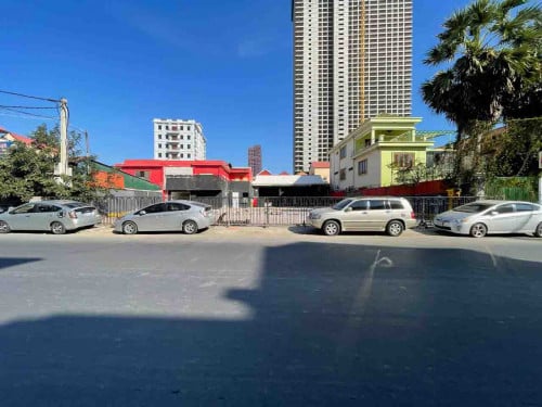 ហាងនឹងដីសម្រាប់ជួល ទីតាំងល្អនៅទីប្រជុំជន អាចប្រកបអាជីវកម្មគ្រប់ប្រភេទ……