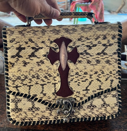 កាបូប សែ្បកស្សីន ជប៉ុន