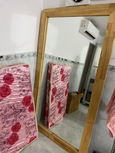 កញ្ចក់មួយជំហរខ្លួន