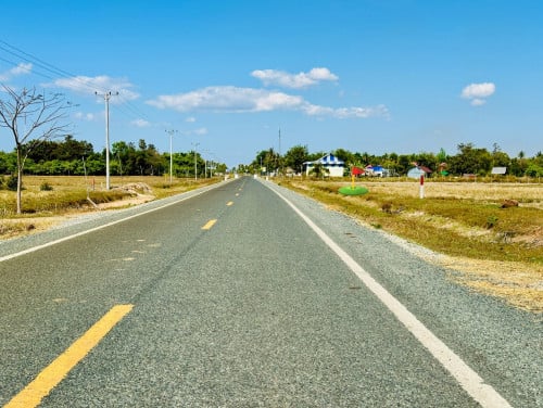 ដីលក់បន្ទាន់លើផ្លូវកៅស៊ូ30ម៉ែត