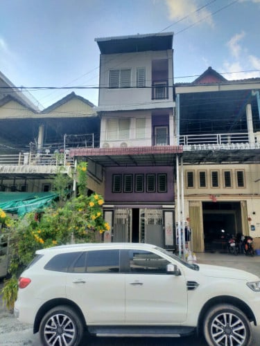 ផ្ទះជួល9បន្ទប់ កំពង់សោម