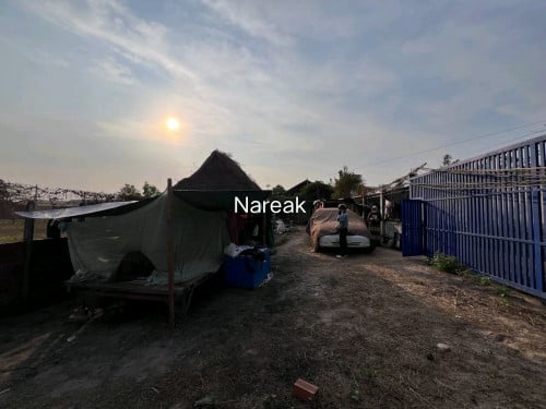 ទីតាំងក្នុងភូមិសុវត្ថិភាពល្អដីទំហំ 9×28= (ប្លង់រឹង)ផ្លូវ 8 ម តម្លៃ 20000$ ចរចា