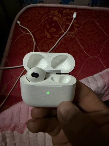 ចង់លក់កាស AirPod 3 បាត់១ចំហៀង