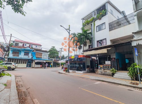អគារអាជីវកម្មសម្រាប់លក់នៅភូមិវត្តដំណាក់/ Hostel for Sale in Siem Reap City, Wat Damnak Area