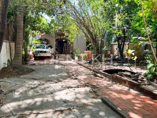 ផ្ទះសំរាប់ជួលនៅម្ដុំក្រសួង​កសិកម្ម, ចំការមន / House for Rent at Chamkar Mon