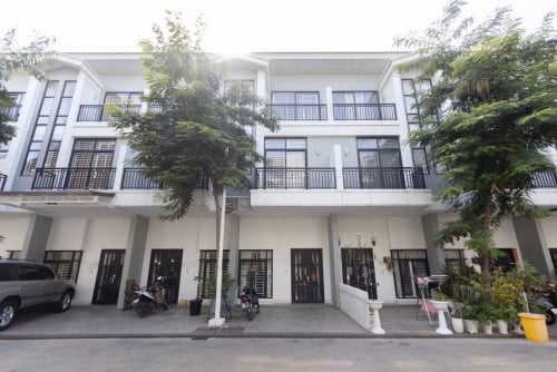 វីឡាកូនកាត់LV បុរីប៉េងហួតបឹងស្នោ - សម្រាប់លក់