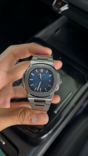 នាឡិការ Patek Philippe Nautilus 5811/1G-001