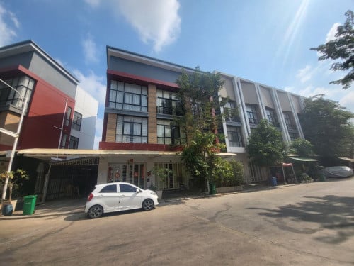 ផ្ទះអាជីវកម្មសម្រាប់ជួល Shophouse for rente