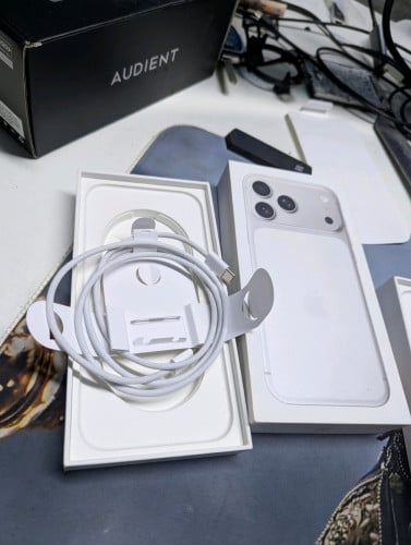 លក់ ខ្សែរ Zin Type C iphone 16 pro Max & Iphone 17 pro max