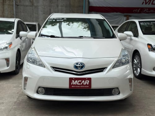 2012 Toyota PriusV option 5