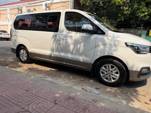 2019 HYUNDAI H-1 ប្រភេទ ឡានខ្លាញ់គោ ថ្មីខ្លាំង full option ដំបូលបេីកពីរតង់