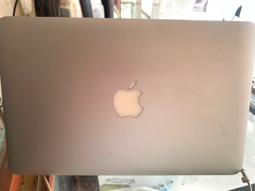 50$ លក់​កាប់​សាច់​ MacBook Air 11" 2011