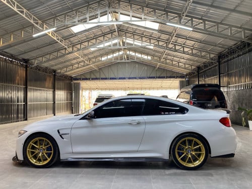 BMW M4 2015 ក្រដាសពន្ធ