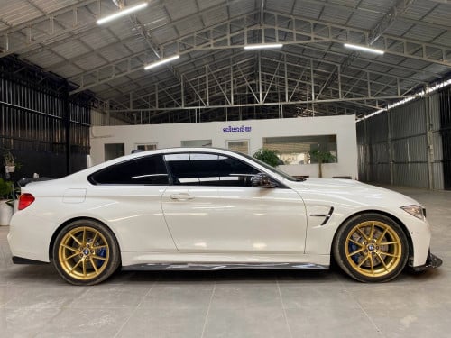 BMW M4 2015 ក្រដាសពន្ធ