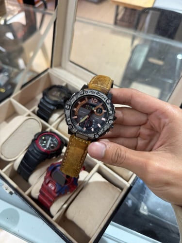 G shock gst b300 limited edition មានខ្សែ zin របស់កំរ លក់ 150$ មកមុនបានមុន❤️ថ្មីវា 500$ ជាង