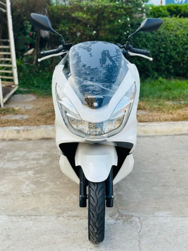 Honda PCX 016 ជប៉ុនសុទ្ធ125cc ម៉ាសុីនតាន់ហាប់នែនស្ងាត់ជិះស្រួលស្ទុះមិនលាន់មិនហុយមានពន្ធកាតគ្រឺហ្សីន