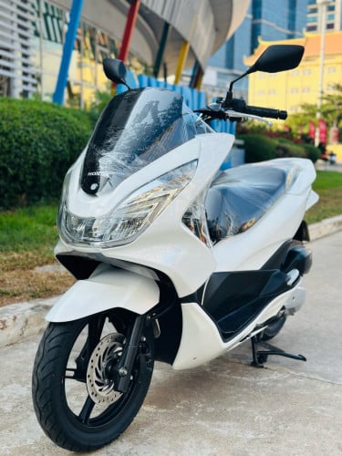 Honda PCX 016 ជប៉ុនសុទ្ធ125cc ម៉ាសុីនតាន់ហាប់នែនស្ងាត់ជិះស្រួលស្ទុះមិនលាន់មិនហុយមានពន្ធកាតគ្រឺហ្សីន