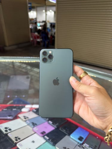 iPhone 11 Pro Max Green LL/A HD64GB Phone Condition 97% 🔋76% , ម៉ាស៊ីនសានុំ , មានស្កេនមុខ