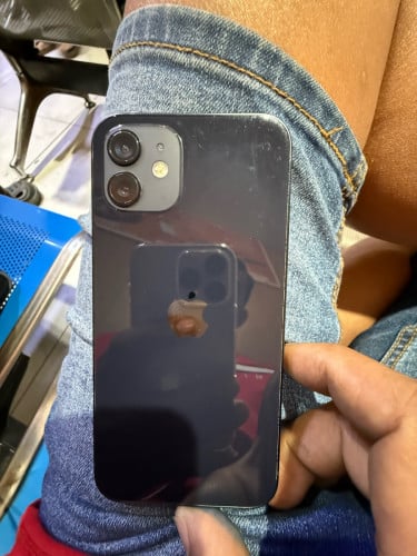 iPhone 12ចង់លក់នៅសានុំណែនលេងទឹកបាន