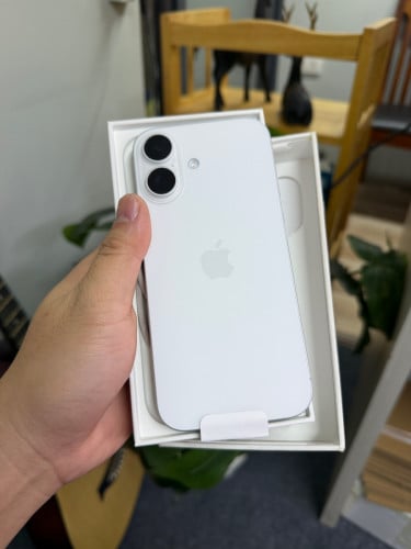 iPhone 17 siliverv256GB 99% condition