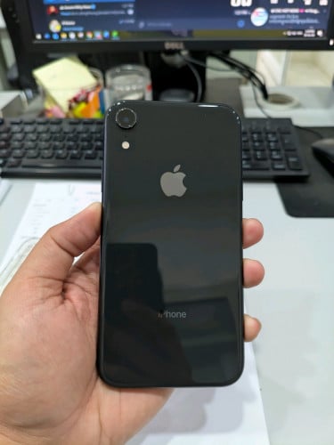 iPhone XR LLA 64G នៅណែនប៉េស មានស្កេន អត់មានជាប់អ្វីទាំងអស់ ជាំអេក្រង់តិច