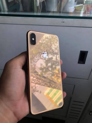 Iphone xs max 512 gold ថ្មី97% គិតជូនត្រឹម 110$