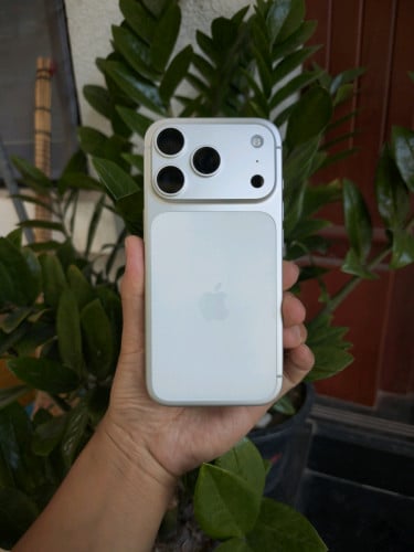 iPhone17pro ZA 256G charged 5times