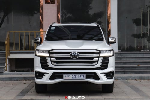 Land Cruiser VXR 3.3liter Twin turbo 2025