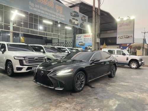 Lexus LS 500h HYBRID Full Options Platinum • Year : 2018   ( Low Km ) + 4 Massage Seats