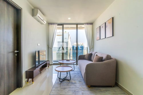 Modern Two Bedrooms Plus Study Room Condo On High Floor At The Peak For Rent