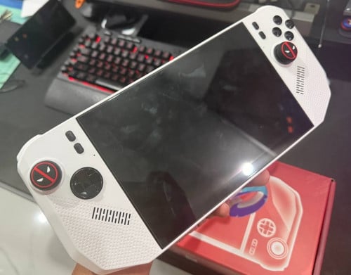 MSI Claw A8 ( Z2E ) 1TB 99%