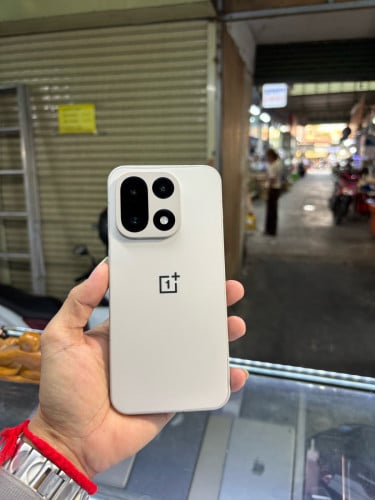 Oneplus15 256G Ram12G Sim2 Global សានុំស្រុីន ស្ទើរតួរពីរជ្រុង