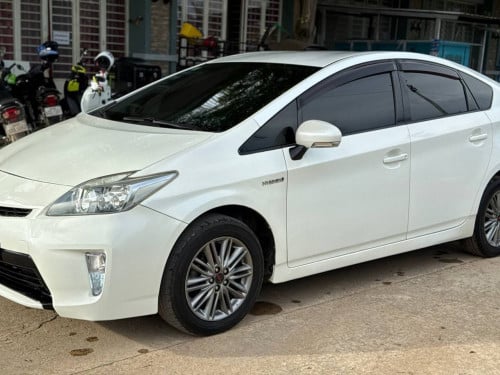 PRIUS 2013 For Rent /出租