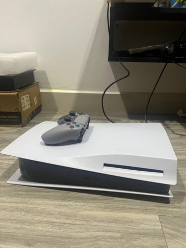 Ps5 with 30th anniversary controller