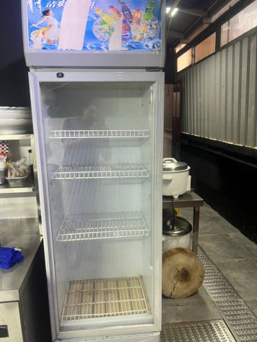 Refrigerated display case sales