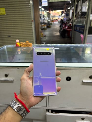 Samsung S10 5G 256G Ram8G Sim1 KH ម៉ាសុីនអេក្រង់ស្រុីនស្ទើរខ្នង