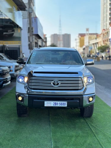 Toyota Tundra ឆ្នាំ 2014 ពណ៍ស
